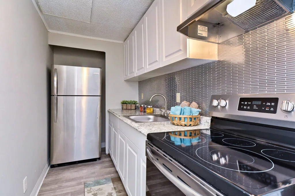 Live Oak apartment kitchen with stainless steel appliances